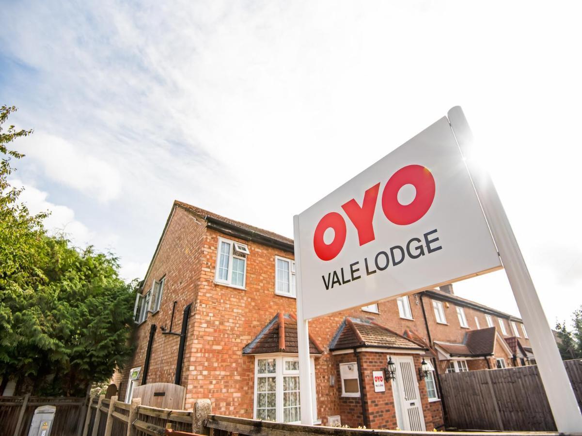 Oyo Vale Lodge Windsor Bagian luar foto